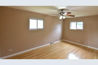 210 E Myrick Avenue, Addison, IL 60101 - Photo 12