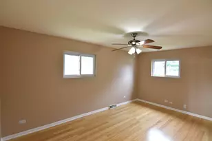 210 E Myrick Ave, Addison, IL 60101 - Photo 12