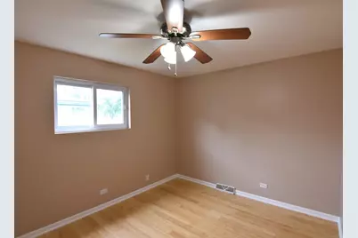 210 E Myrick Avenue, Addison, IL 60101 - Photo 16