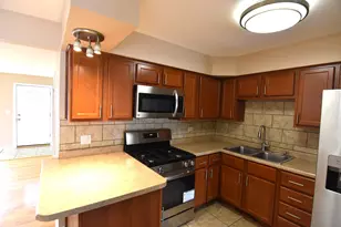 210 E Myrick Ave, Addison, IL 60101 - Photo 4