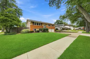 503 N Schirra Dr, Palatine, IL 60074 - Photo 2