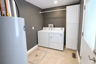 229 S Dearborn Ave, Bradley, IL 60915 - Photo 6