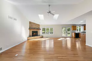 1000 Dakota Dr, Woodstock, IL 60098 - Photo 8