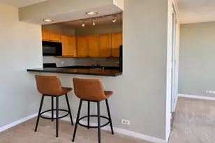 655 W Irving Park Rd, Chicago, IL 60613 - Photo 6