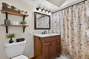 4660 N Austin Ave, Chicago, IL 60630 - Photo 12