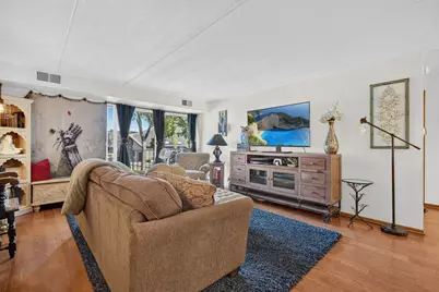 4660 N Austin Avenue #211, Chicago, IL 60630 - Photo 4