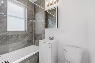 5710 N Winthrop Ave, Chicago, IL 60660 - Photo 8
