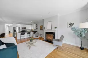 2842 N Halsted St, Chicago, IL 60657 - Photo 2