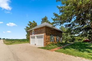 1392 Red Brick Rd, Dixon, IL 61021 - Photo 4