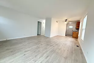 346 Mallard Ct, Vernon Hills, IL 60061 - Photo 2