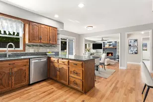 6076 Angel Ln, Lisle, IL 60532 - Photo 12