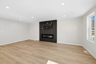 912 N Humphrey Ave, Oak Park, IL 60302 - Photo 6