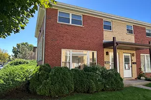 218 Linn Ct, North Aurora, IL 60542 - Photo 1