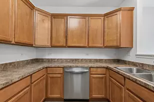 8210 Tremont Ln, Joliet, IL 60431 - Photo 10