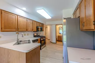 1210 Orleans Dr, Mundelein, IL 60060 - Photo 12