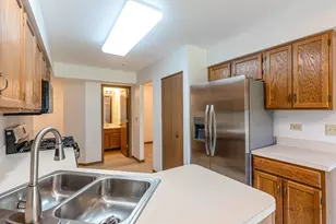 1210 Orleans Dr, Mundelein, IL 60060 - Photo 14