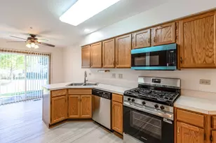 1210 Orleans Dr, Mundelein, IL 60060 - Photo 16