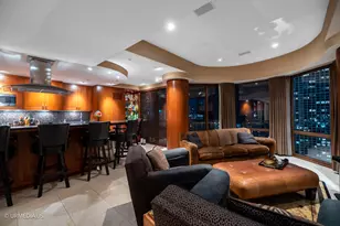 111 W Maple St, Chicago, IL 60610 - Photo 50