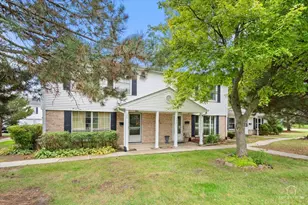 753 Moore Dr, Elk Grove Village, IL 60007 - Photo 2