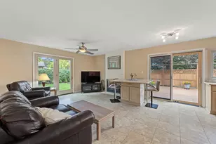 1220 N Pepper Tree Dr, Palatine, IL 60067 - Photo 12