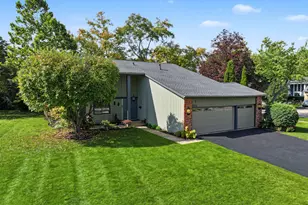 1220 N Pepper Tree Dr, Palatine, IL 60067 - Photo 1