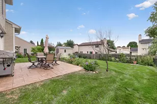240 Iris Dr, Streamwood, IL 60107 - Photo 36