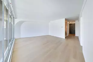 300 N State St, Chicago, IL 60654 - Photo 8