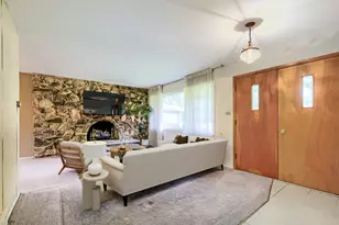 883 E Zinnia Ln, Palatine, IL 60074 - Photo 2