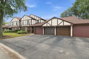 2158 Lancaster Cir, Naperville, IL 60565 - Photo 2