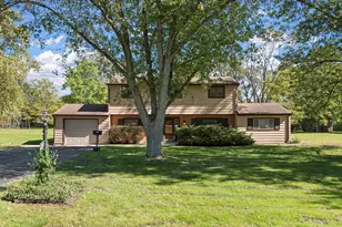 2244 Heathercliff Dr, Green Oaks, IL 60048 - Photo 1