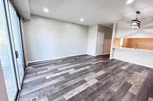 132 Golfview Dr, Glendale Heights, IL 60139 - Photo 6