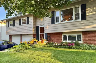 1205 E Ironwood Dr, Mount Prospect, IL 60056 - Photo 1