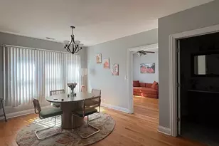 5726 N Mozart St, Chicago, IL 60659 - Photo 4