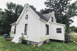 1114 W 4th St, Dixon, IL 61021 - Photo 2