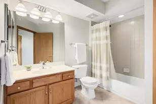 1 N Beacon Pl, La Grange, IL 60525 - Photo 20