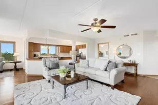 1 N Beacon Pl, La Grange, IL 60525 - Photo 4