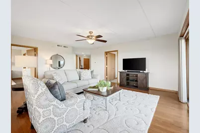 1 N Beacon Place #404, La Grange, IL 60525 - Photo 6