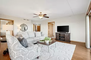 1 N Beacon Pl, La Grange, IL 60525 - Photo 6