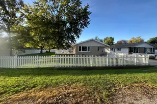 910 E Chestnut St, Pontiac, IL 61764 - Photo 1
