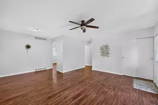 324 Birchwood Ln, Dekalb, IL 60115 - Photo 8