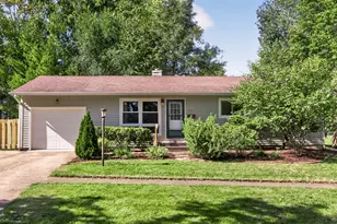 324 Birchwood Ln, Dekalb, IL 60115 - Photo 2