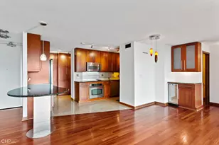 330 W Diversey Pkwy, Chicago, IL 60657 - Photo 6