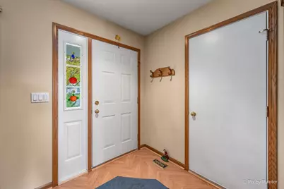 156 Spring N Court, Carpentersville, IL 60110 - Photo 4