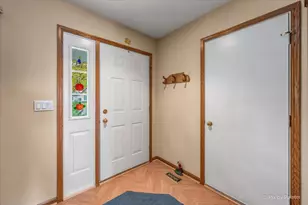 156 Spring N Ct, Carpentersville, IL 60110 - Photo 4