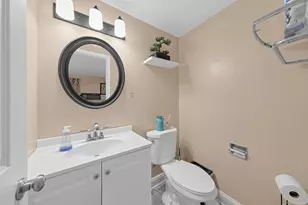 563 Forum Dr, Roselle, IL 60172 - Photo 8