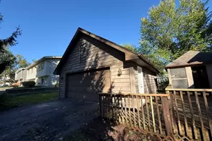124 Hilltop Dr, Lake in the Hills, IL 60156 - Photo 14