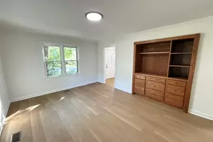 124 Hilltop Dr, Lake in the Hills, IL 60156 - Photo 4