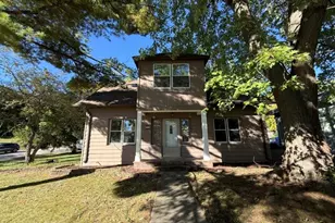 124 Hilltop Dr, Lake in the Hills, IL 60156 - Photo 1