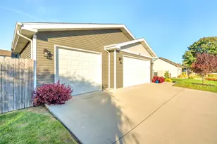 123 E 1st St, Manteno, IL 60950 - Photo 4