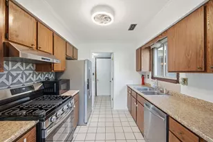 1610 Durham Ct, Darien, IL 60561 - Photo 6